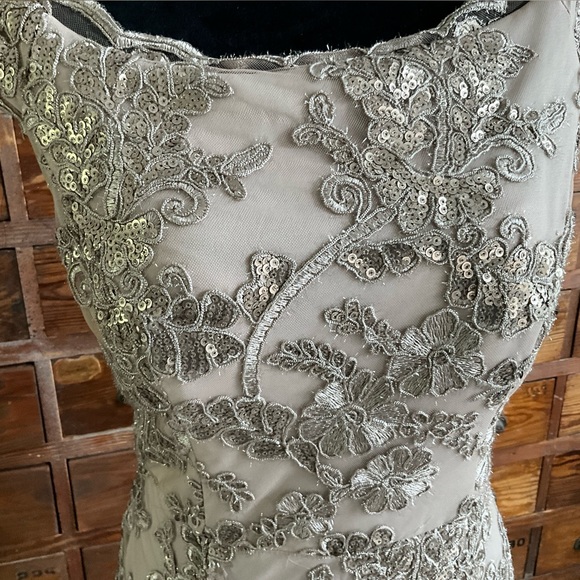 Beautiful taupe colored Alex Evenings off the shoulder evening gown. Size 6 - Picture 5 of 7